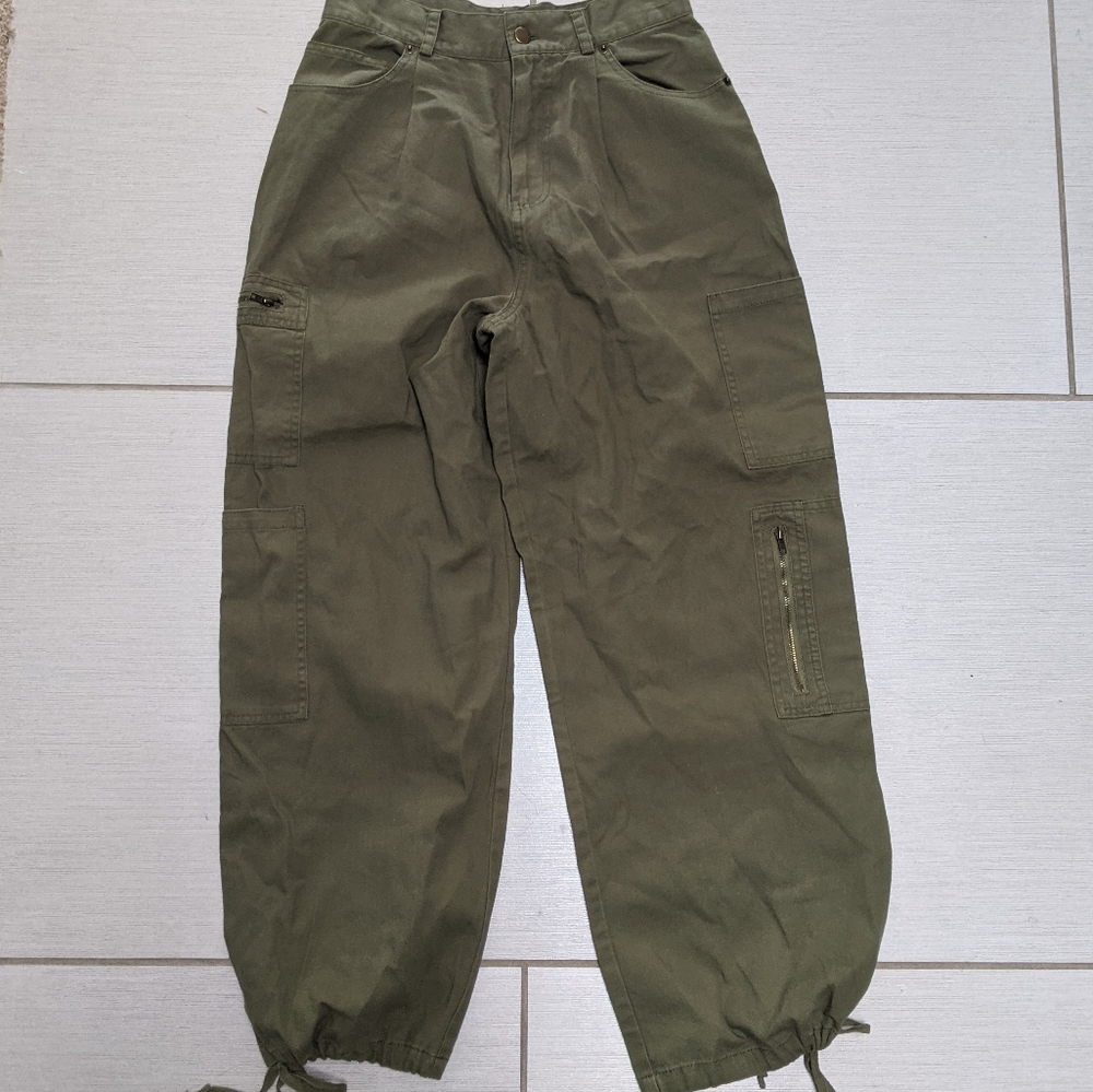Green cargo pants, large